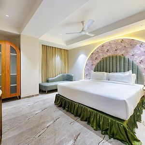 Queen Suite Spa Bath